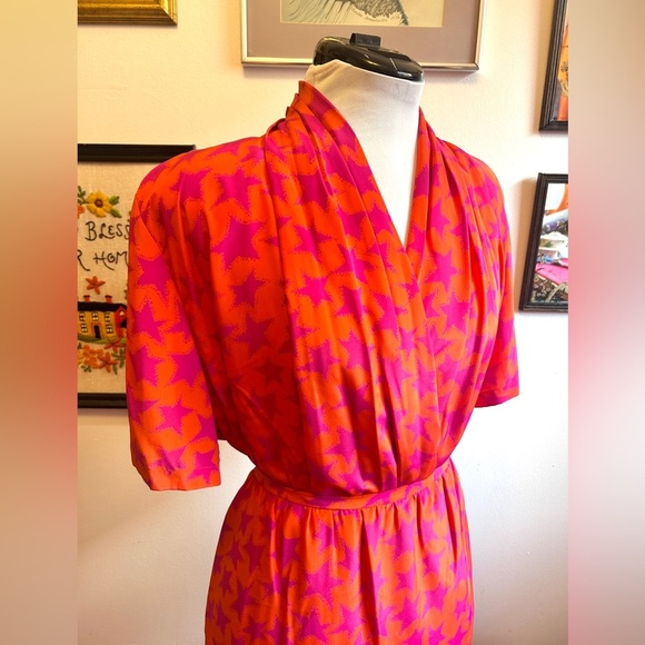 1980s Ports Trademark Designs Hong Kong Star Print Blouse and Skirt Set - Picture 6 of 12